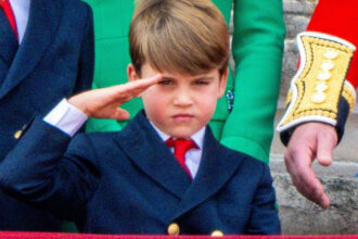 fotografie inedita cu printul louis publicata de william si kate momentul festiv sarbatorit de familia regala britanica 680912ffb87fe