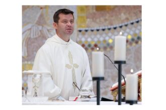 francisc dobos parohul bisericii catolice sacre coeur in alegerea papei sa predomine slujirea nu interesele omenesti 68065bfb90767