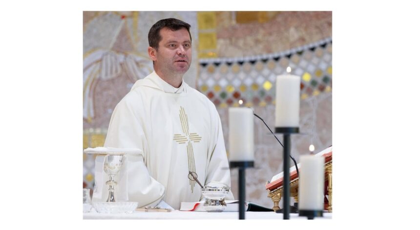 Francisc Doboș, preotul comunității Catolice Sacre Coeur: Să primem pe cei aleși în funcție de devotament, nu de interese personale! 1 francisc dobos parohul bisericii catolice sacre coeur in alegerea papei sa predomine slujirea nu interesele omenesti 68065bfb90767