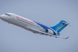 galerie foto avioane chinezesti comac au inceput serviciul comercial in vietnam producatorul isi propune sa concureze boeing si airbus 6804b4e629dc3