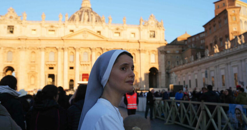 O dimineață de aur la înmormântarea Papei: Piața Sfântul Petru strălucește în lumina răsăritului 1 galerie foto cum a aratat piata sfantul petru in dimineata inmormantarii papei o lumina aurie a acoperit vaticanul de la primele ore 680c9ceb87121