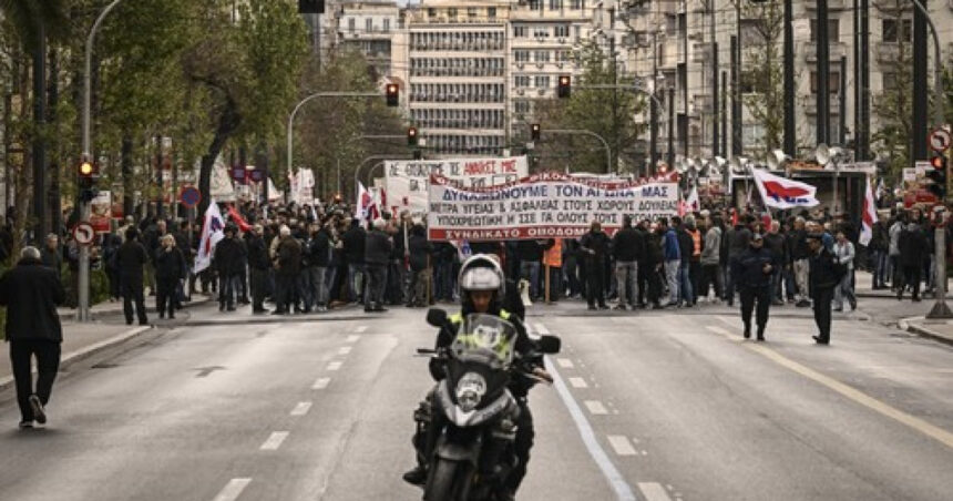 Mare protest în Grecia: Peste 15.000 de cetățeni au ieșit în stradă în Atena și Salonic 1 galerie foto greva generala in grecia peste 15 000 de oameni au iesit in strada in atena si salonic 67f663c1b5d69