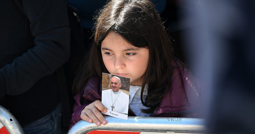 Imagini de Neuitat de la Ceremonia de Înmormântare a Papei Francisc 1 galerie foto inmormantarea papei francisc in cele mai impresionante imagini 680cd6a56eef5
