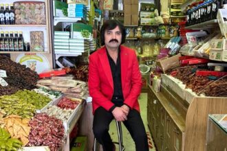 galerie foto murat erdem un influencer seducator din turcia adopta stilul borcea si e popular cum e becali 680b36022a0ab