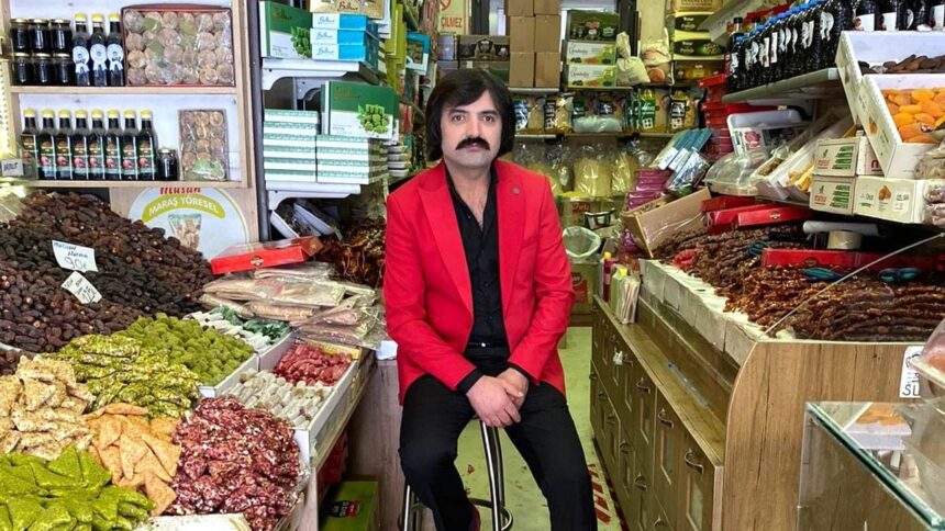 Murat Erdem, un influencer fascinant din Turcia, îmbrățișează stilul lui Borcea și strălucește precum Becali! 1 galerie foto murat erdem un influencer seducator din turcia adopta stilul borcea si e popular cum e becali 680b36022a0ab