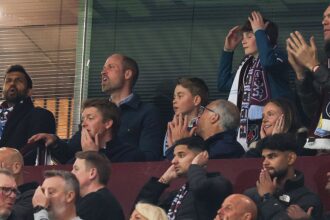 galerie foto printul william si printul george nu si au putut ascunde dezamagirea dupa gafa comisa de emiliano martinez in duelul cu psg 67fec056ee0ab