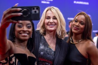 galerie foto simone biles sta in cumpana vedeta americii trebuie sa ia o decizie foarte importanta 68074e61c3c32