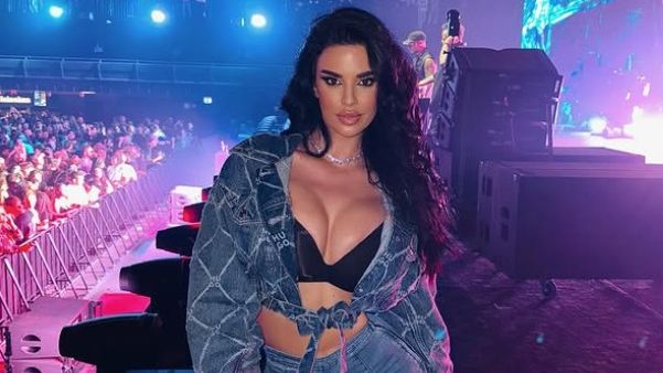 Ivana Knoll, fanii croați și misterul vârstei ei: Descoperă noua sa destinație și povestea din spatele pasiunii pentru fotbal! 1 galerie foto unde s a mutat si cati ani are de fapt ivana knoll suportera croata care a innebunit lumea fotbalului 680b43c1d2d49
