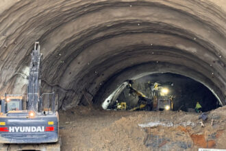 galerie foto zeci de metri forati la primul tunel al sectorului margina holdea de pe autostrada a1 echipele lucreaza 24 din 24 ore 67eec73f55dff