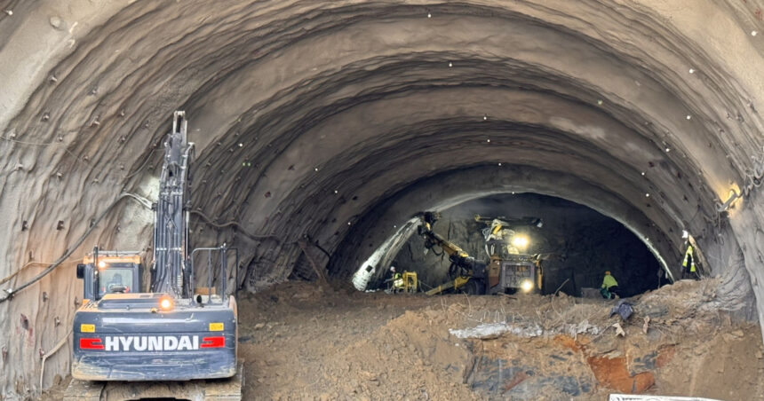 Progres impresionant: Sute de metri săpați în premieră pentru tunelul de pe autostrada A1 Margina-Holdea. „Echipele sunt active non-stop!” 1 galerie foto zeci de metri forati la primul tunel al sectorului margina holdea de pe autostrada a1 echipele lucreaza 24 din 24 ore 67eec73f55dff