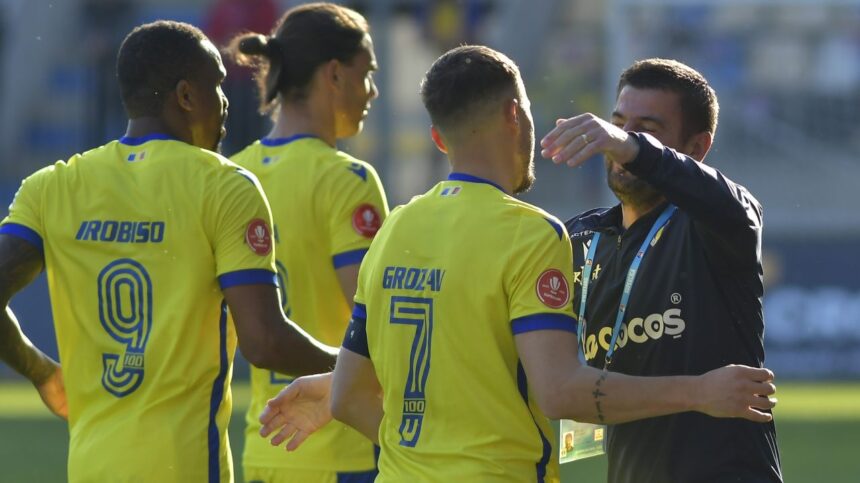 Gicu Grozav strălucește atât pe teren, cât și în fața camerelor: mărturii autentice despre reușita fantastică și declarații legate de penalty-ul neexecutat! 1 gicu grozav show pe teren dar si la interviu reactie sincera despre golul senzational ce a zis despre penalty ul ratat 6806817eef1ea