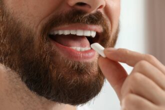 guma de mestecat elibereaza mii de microplastice toxice in gura avertizeaza cercetatorii 67ec72e84ba4b