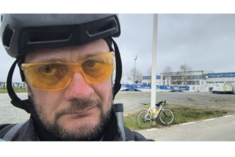 halucinant sibian venit cu bicicleta la constanta sa si sustina echipa favorita dat jos din tren la intoarcere vezi aici de ce 6807409076448