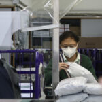 Hong Kong oprește livrările poștale către Statele Unite, impactând în special comenzile americane de pe platformele Shein, Temu și AliExpress. 2 hong kong suspenda serviciul postal catre sua sunt afectate in special cumparaturile americanilor de pe shein temu si aliexpress 67ff46d586579