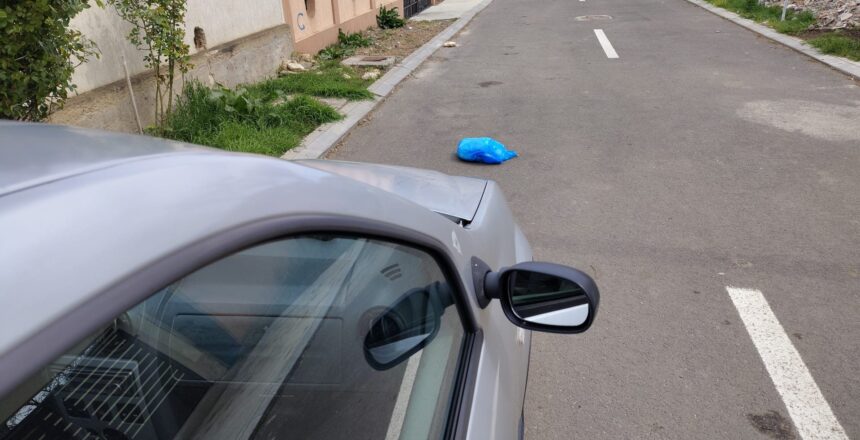 Hoții își rafinează tehnicile: Cum poți rămâne fără mașină în câteva clipe, printr-o simplă manevră pe drum! 1 hotii au trecut la alt nivel metoda punga pe sosea te poate lasa fara masina in cateva secunde 67fcecc26c244