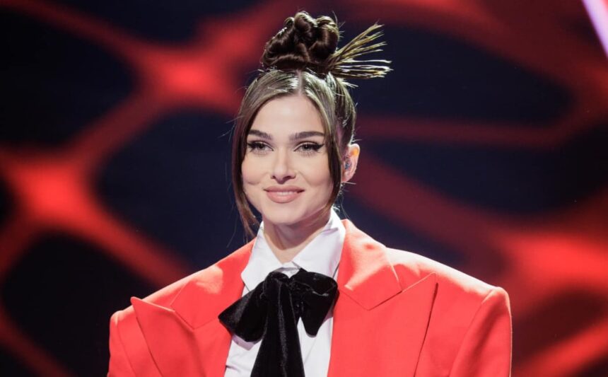 Descoperiri inedite din copilăria lui Theo Rose: Unchiul său o tachinează, întrebându-se: „Ești atât de frumoasă, Theodora?” 1 imagini nevazute pana acum cu theo rose in copilarie unchiul ei radea de ea ce urata ce boccie theodora esti frumoasa 67fb717356852