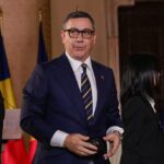 Capturi inedite cu Andrei și Irina, copiii lui Victor Ponta, surprinși înainte de dezbaterea electorală de la TVR 2 imagini rare cu doi dintre copiii lui victor ponta cum au fost fotografiati andrei si irina inaintea dezbaterii electorale de la tvr 6811ddd997e02