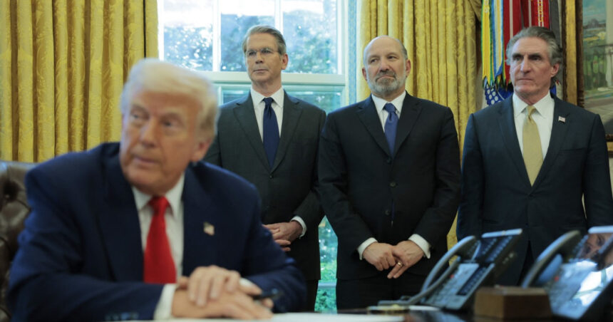 În tumultul provocat de taxele vamale, Donald Trump reorganizează echipa de strategii comerciale. 1 in mijlocul furtunii economice starnite de taxele vamale donald trump remaniaza echipa care se ocupa de strategia comerciala 67f854ed854bb