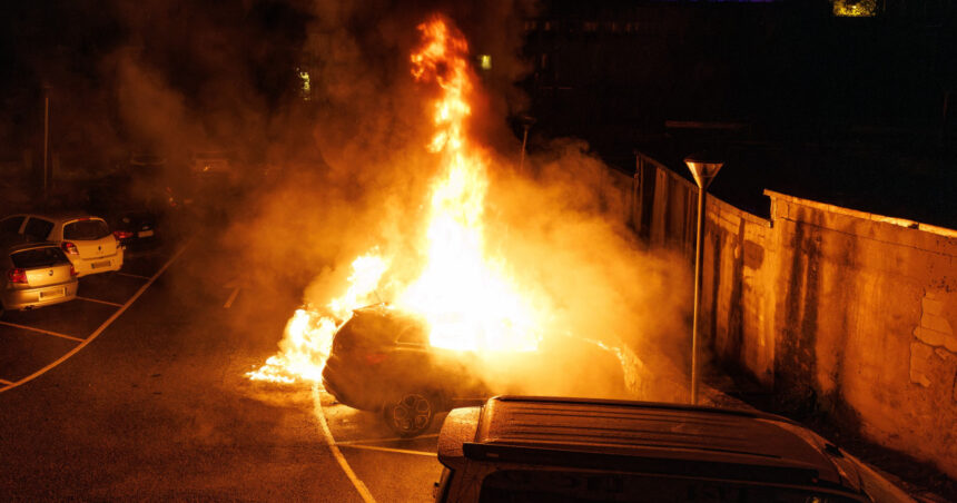 Un nou atac asupra unei închisori din Franța: Trei vehicule în flăcări la poarta penitenciarului 1 inca o inchisoare din franta a fost atacata trei masini incendiate in fata penitenciarului 67ff82ce9d784