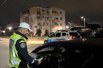 individul drogat oprit cu focuri de arma in trafic a recidivat a fugit cand a vazut politia si le a pus pe femeile din familie sa se roage sa l ierte 68082aba2ed20