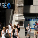 Tensiuni în rândul marilor bănci: Liderii JPMorgan și Bank of America au purtat discuții cu alți directori despre politica tarifelor lui Trump. 3 ingrijorari printre marile banci directorii jpmorgan si bank of america au discutat cu alti sefi din domeniu despre tarifele lui trump 67f41927a279a