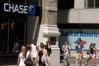 ingrijorari printre marile banci directorii jpmorgan si bank of america au discutat cu alti sefi din domeniu despre tarifele lui trump 67f41927a279a