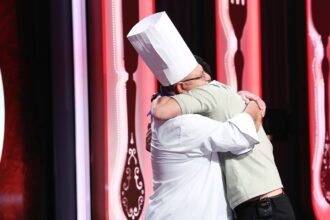 intalnire emotionanta intre chef orlando zaharia si mentorul sau in bucataria chefi la cutite a fost copilul meu de suflet cel bun 67f8be851dbb8