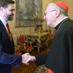 J.D. Vance a avut o discuție cu secretarul de stat al Vaticanului, dar întâlnirea cu Papa Francisc nu este inclusă în agenda oficială. 3 j d vance s a intalnit cu secretarul de stat al vaticanului o intrevedere cu papa francisc lipseste din programul oficial 68039a8fac683