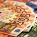 "50% dintre bulgarii chestionați sunt împotriva introducerii euro, în contextul aderării programate pentru 1 ianuarie." 3 jumatate dintre bulgarii respondenti unui sondaj se opun adoptarii euro tara ar urma sa adere la 1 ianuarie la moneda unica 67fd117e32ad3
