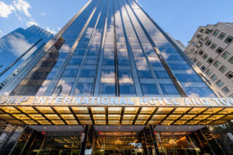 kremlinul ia in calcul ridicarea unui trump tower la moscova pentru a i face pe plac presedintelui sua 68073dad03705