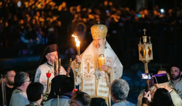 Noaptea magică: IPS Teodosie va aduce Sfânta Lumină în Portul Tomis. Descoperă programul său liturgic între 20 și 26 aprilie! 1 la miezul noptii ips teodosie va aduce sfanta lumina in portul tomis care este programul liturgic al ips teodosie in perioada 20 26 aprilie 68034e7f3b350
