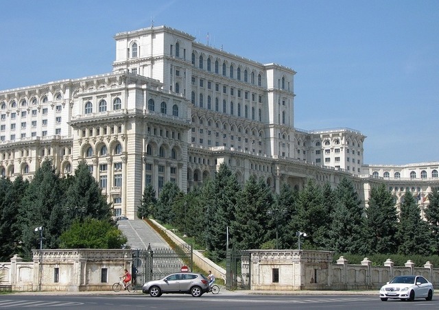 Legea adoptată: Sancțiuni sporite pentru aleșii care absentează fără justificare la ședințele Parlamentului 1 lege promulgata sanctiuni majorate pentru parlamentarii care lipsesc nemotivat la activitatile din legislativ 67ed158a55e0b