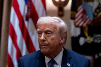 mai multi congresmeni democrati il acuza pe trump ca participa la cea mai mare manipulare a pietei mondiale ce initiaza acestia 67f7d9cd5af0f
