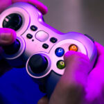 Marea Britanie pune stop livrărilor de gamepad-uri în Rusia, destinate forțelor armate ruse în conflictul din Ucraina 2 marea britanie interzice exportul de controlere de jocuri video in rusia folosite de armata rusa in razboiul din ucraina 6809f58d0f5f5
