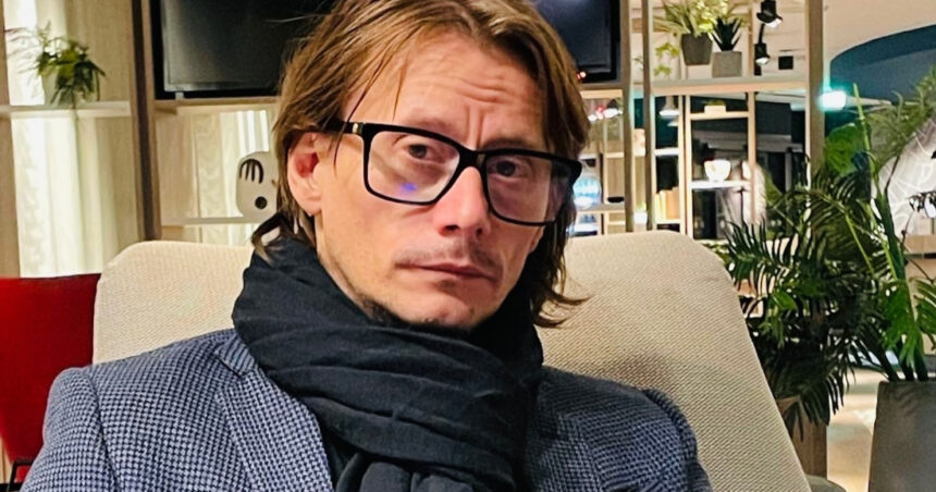 Marius Manole își apără colega Lasconi: „Este o injustiție să tratezi cu dispreț un om care a luptat pentru acest partid” 1 marius manole o sustine pe lasconi e o nedreptate sa arunci la groapa de gunoi un om care a luptat pentru partidul asta 67fe8732b1bcb
