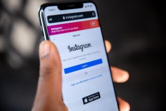 mark zuckerberg recunoaste ca a cumparat instagram pentru ca avea o camera mai buna decat facebook 67ff74263c6dc