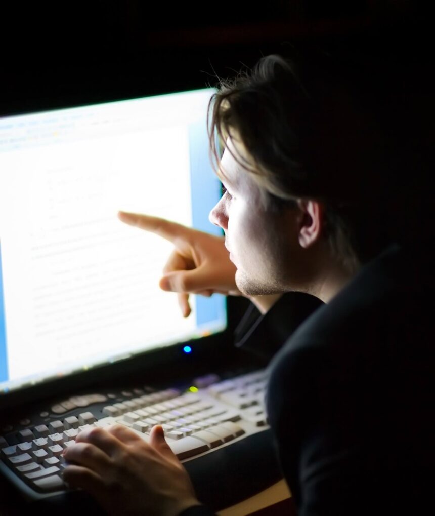 Medgidia: Sentință cu închisoare pentru un bărbat care s-a dezvăluit în fața camerei; judecătorii clarifică statutul paginii de Facebook ca fiind un domeniu public. 1 medgidia inchisoare cu executare pentru un barbat care si a expus partile intime intr un live pe internet judecatorii explica de ce pagina de facebook este spatiu public nu privat 680d9f633236d