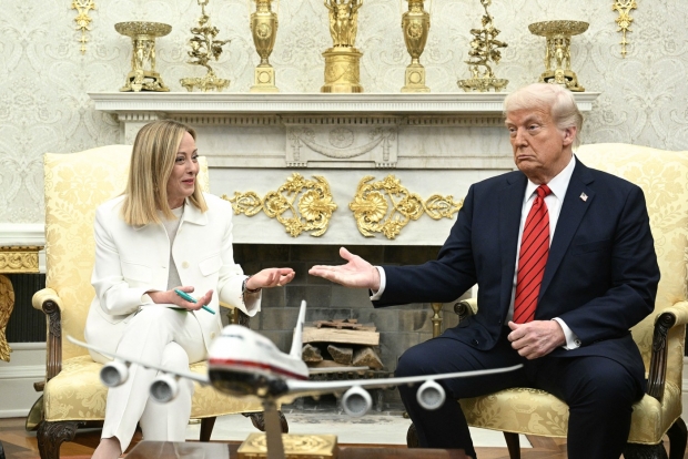 Meloni l-a impresionat pe Trump și ar putea deveni salvatoarea Europei în fața valului de taxe impuse de SUA 1 meloni l a fermecat pe trump si ar putea salva europa din calea furtunii tarifelor aplicate de sua video 6802751652749