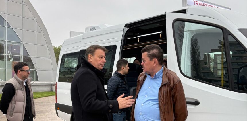 Microbuze Ecologice: Consiliul Județean Constanța a Investit în 30 de Vehicule pentru Aducerea Elevilor din Comunitățile Izolate 1 microbuze electrice 30 de bucati achizitionate de consiliul judetean constanta pentru transportul elevilor din mediul rural si din zonele greu accesibile 67efe2fb7bff9