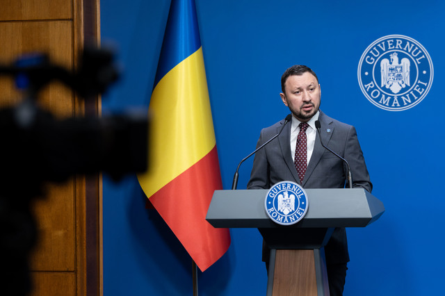Ministrul Mediului: Investițiile în panouri solare, baterii și sisteme de încălzire ne îndreaptă fondurile spre China 1 ministrul mediului cu panourile fotovoltaice cu acumulatorii si cu pompele de caldura trimitem banii direct in china 680a6831bc3d4