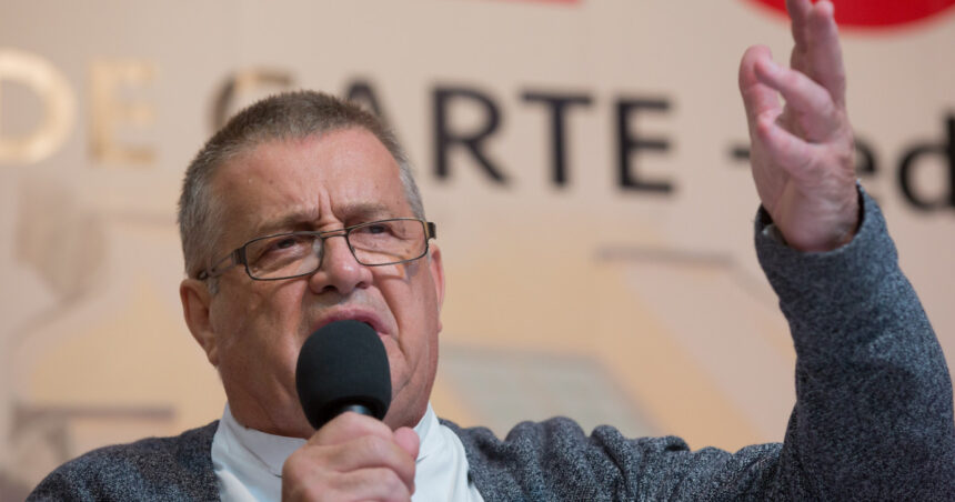 mircea dinescu anunta ca il da in judecata pe victor ponta in mod normal ar trebui sa fie bagat la puscarie pentru tradare nationala 67f7d9cf2f534