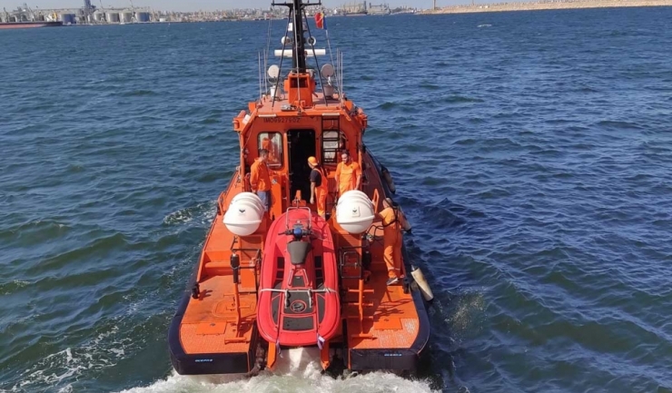 Intervenție de urgență: Nava ARSVOM în ajutorul unui marinar accidentat 1 nava arsvom solicitata pentru preluarea unui marinar ranit 6805edd264793