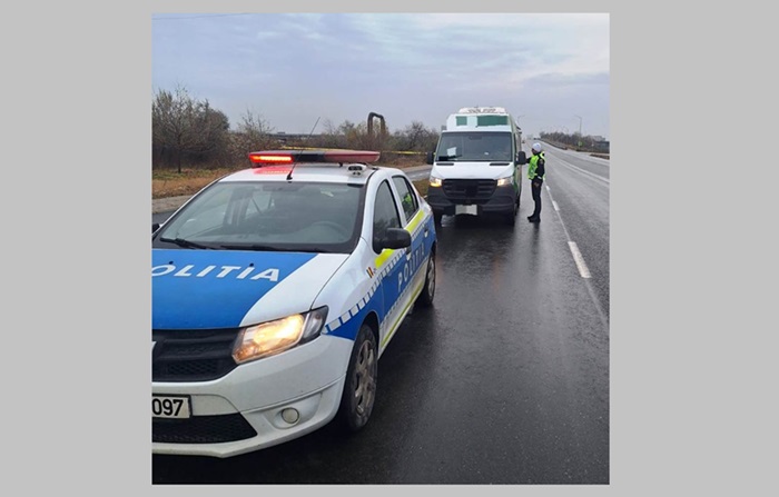 Negru Vodă: Investigații în desfășurare pentru un șofer de ansamblu rutier, surprins la volan fără licență 1 negru voda cercetari in curs pentru un sofer care conducea un ansamblu rutier fara permis 68010542109e4
