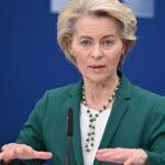 Alertă de știri: UE suspendă pentru 90 de zile reacțiile la taxele lui Trump. Ursula von der Leyen: „Niciun scenariu nu este exclus” 3 news alert ue amana pentru 90 de zile contramasurile la taxele impuse de trump ursula von der leyen toate optiunile raman pe masa 67f7aa4854062