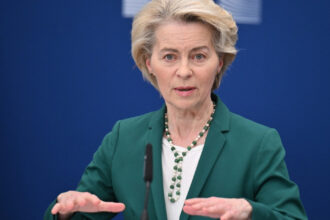 news alert ue amana pentru 90 de zile contramasurile la taxele impuse de trump ursula von der leyen toate optiunile raman pe masa 67f7aa4854062