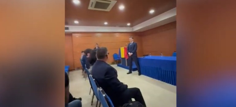 Nicușor Dan, întâmpinat cu ostilitate de românii din diaspora: Proteste zgomotoase în Spania 1 nicusor dan primit cu ostilitate in diaspora romanii din spania l au huiduit video 67f2acb97378b