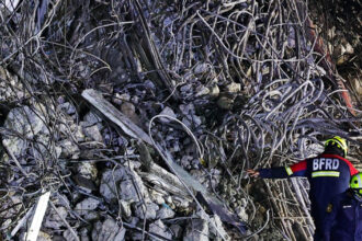 o echipa de asistenta din sua a aflat ca va fi concediata cand era in myanmar pentru a ajuta dupa cutremurul devastator de luna trecuta 67f19fd79fe5d