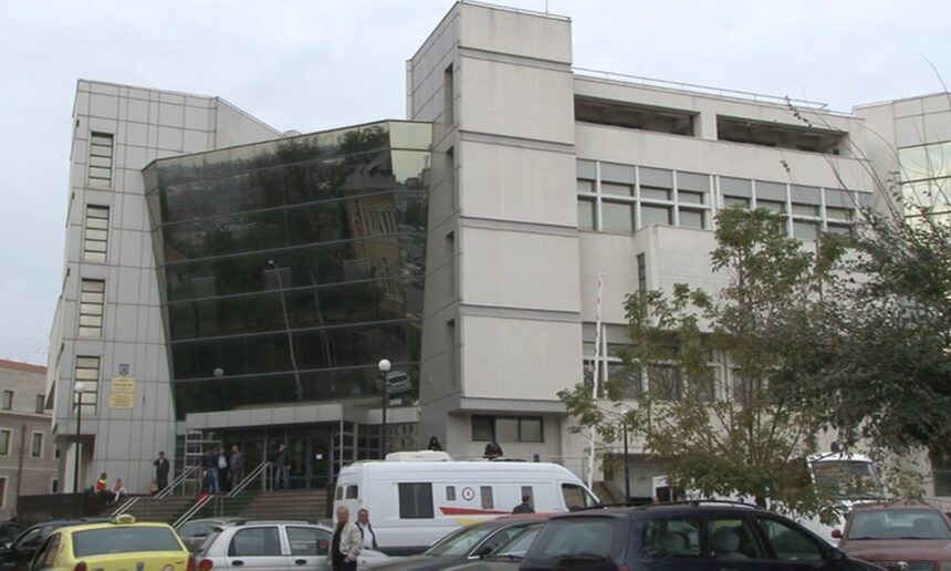 O tânără a acceptat să aibă relații intime cu un băiat în automobil, iar el a fost sancționat și va suporta consecințele. 1 o minora a consimtit sa intretina raporturi sexuale cu un tanar in masina el a fost condamnat si e bun de plata 67f6e2ea15835