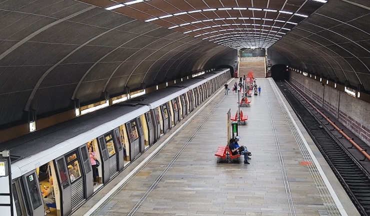 O adolescentă de 15 ani își pierde viața sub roțile metroului 1 o tanara de 15 ani s a aruncat in fata metroului 67ec19db69e4a