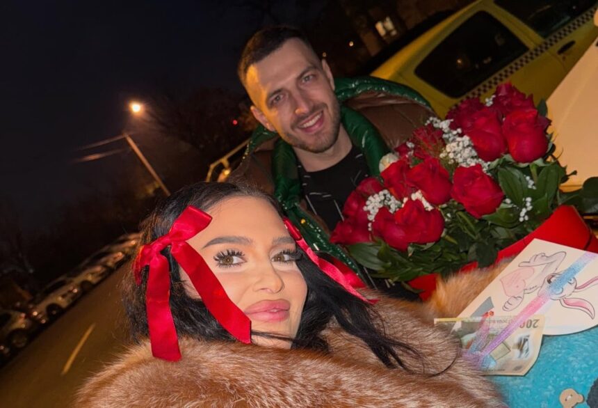 Oana Radu strălucește în rochia de nuntă! Fanii speculează despre o posibilă căsătorie cu Șerban Balaban și așteaptă vești despre un nou membru al familiei: „La mulți ani fericiți! Oare ne pregătim pentru un nepoțel?” 1 oana radu a aparut in rochie de mireasa fanii cred ca s a casatorit cu serban balaban si ca e insarcinata casa de piatra vom avea un nepotel 67f64a65dfa59